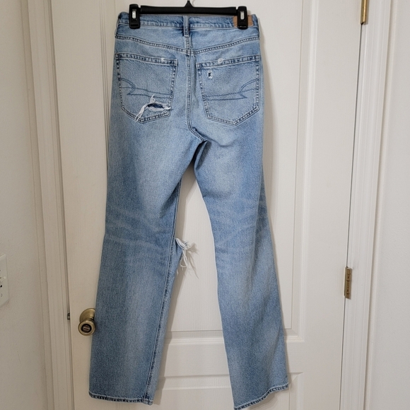 American Eagle Size 2 Med-Light Wash Low Rise Baggy Jeans, Distressed/Destroyed - Picture 4 of 15